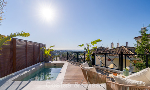 Apartamento de 3 dormitorios renovado de estilo moderno en venta con piscina y vistas al mar en Nueva Andalucía, Marbella 790784