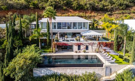 Villa de lujo contemporánea con vistas panorámicas a la montaña y al mar en venta en las colinas de Marbella Este 790947