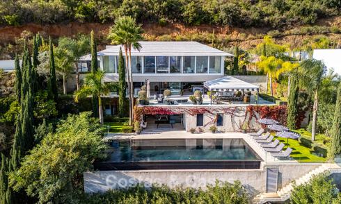 Villa de lujo contemporánea con vistas panorámicas a la montaña y al mar en venta en las colinas de Marbella Este 790947