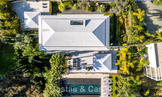 Villa de lujo contemporánea con vistas panorámicas a la montaña y al mar en venta en las colinas de Marbella Este 790948 