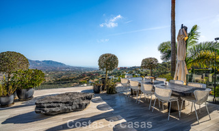 Villa de lujo contemporánea con vistas panorámicas a la montaña y al mar en venta en las colinas de Marbella Este 790953 