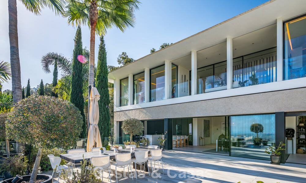 Villa de lujo contemporánea con vistas panorámicas a la montaña y al mar en venta en las colinas de Marbella Este 790954