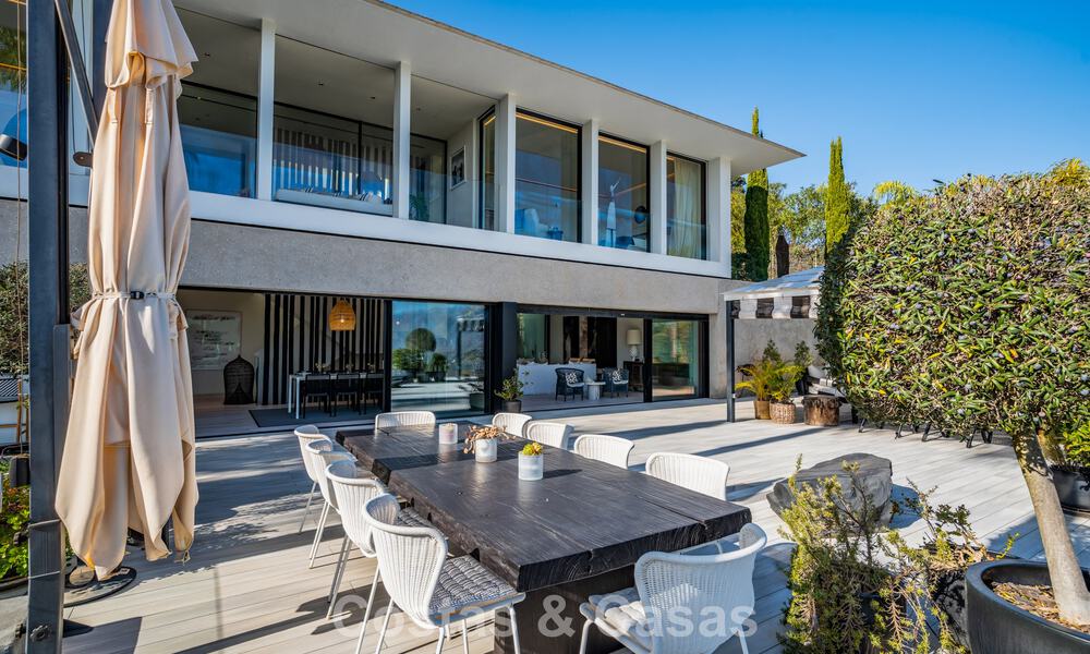 Villa de lujo contemporánea con vistas panorámicas a la montaña y al mar en venta en las colinas de Marbella Este 790955