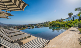 Villa de lujo contemporánea con vistas panorámicas a la montaña y al mar en venta en las colinas de Marbella Este 790961 
