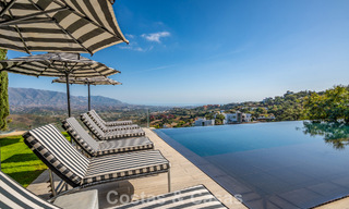 Villa de lujo contemporánea con vistas panorámicas a la montaña y al mar en venta en las colinas de Marbella Este 790962 