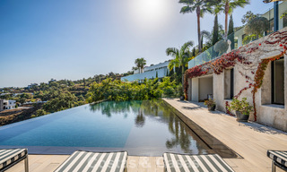 Villa de lujo contemporánea con vistas panorámicas a la montaña y al mar en venta en las colinas de Marbella Este 790963 