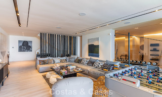 Villa de lujo contemporánea con vistas panorámicas a la montaña y al mar en venta en las colinas de Marbella Este 790967 