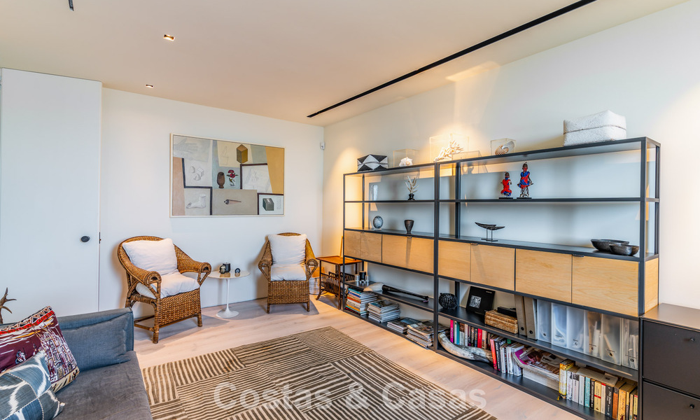 Villa de lujo contemporánea con vistas panorámicas a la montaña y al mar en venta en las colinas de Marbella Este 790970
