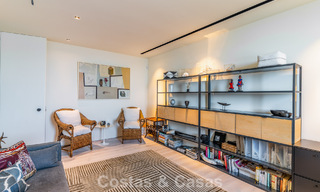 Villa de lujo contemporánea con vistas panorámicas a la montaña y al mar en venta en las colinas de Marbella Este 790970 
