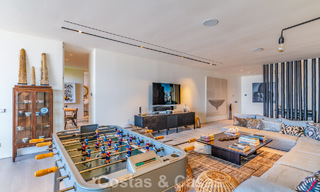 Villa de lujo contemporánea con vistas panorámicas a la montaña y al mar en venta en las colinas de Marbella Este 790971 