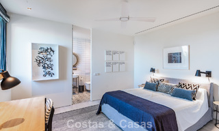 Villa de lujo contemporánea con vistas panorámicas a la montaña y al mar en venta en las colinas de Marbella Este 790972 