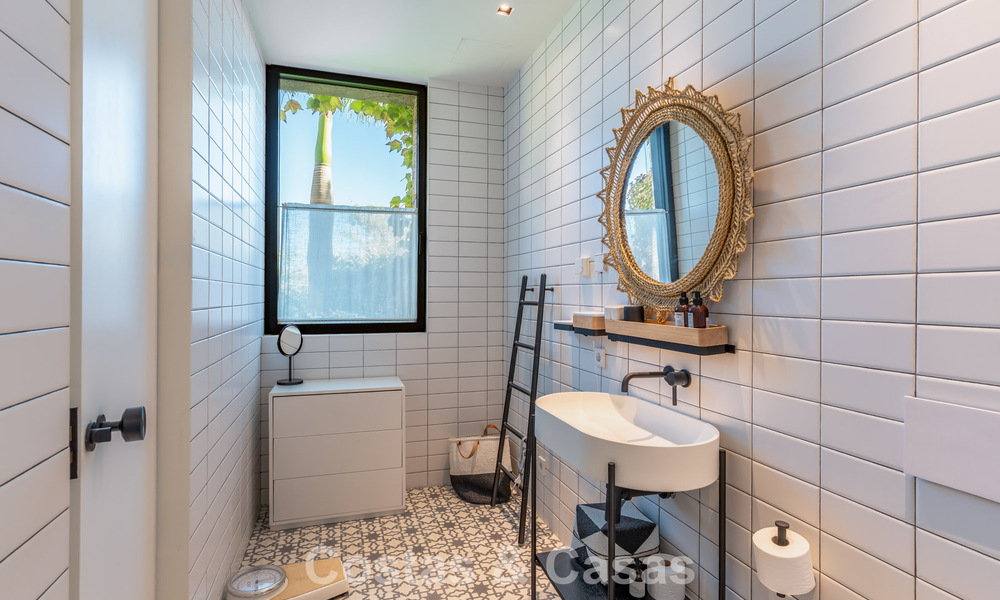 Villa de lujo contemporánea con vistas panorámicas a la montaña y al mar en venta en las colinas de Marbella Este 790974