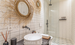 Villa de lujo contemporánea con vistas panorámicas a la montaña y al mar en venta en las colinas de Marbella Este 790978 