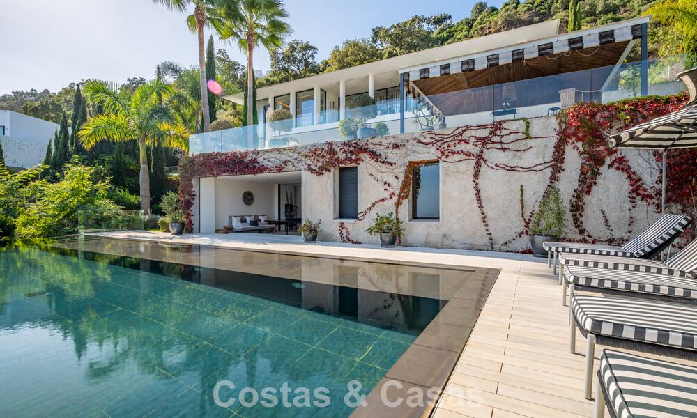 Villa de lujo contemporánea con vistas panorámicas a la montaña y al mar en venta en las colinas de Marbella Este 790981