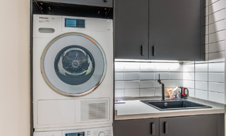 Villa de lujo contemporánea con vistas panorámicas a la montaña y al mar en venta en las colinas de Marbella Este 790989 