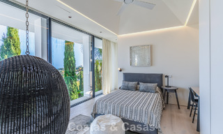 Villa de lujo contemporánea con vistas panorámicas a la montaña y al mar en venta en las colinas de Marbella Este 790990 
