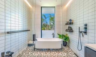 Villa de lujo contemporánea con vistas panorámicas a la montaña y al mar en venta en las colinas de Marbella Este 790995 