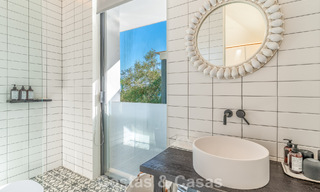 Villa de lujo contemporánea con vistas panorámicas a la montaña y al mar en venta en las colinas de Marbella Este 791000 