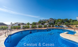 Apartamento mediterráneo con vistas al golf y al mar en venta en un resort de golf en las colinas de Marbella - Benahavís 790929 