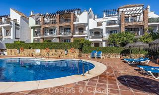 Apartamento mediterráneo con vistas al golf y al mar en venta en un resort de golf en las colinas de Marbella - Benahavís 790930 