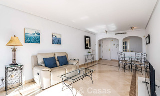 Apartamento mediterráneo con vistas al golf y al mar en venta en un resort de golf en las colinas de Marbella - Benahavís 790935 