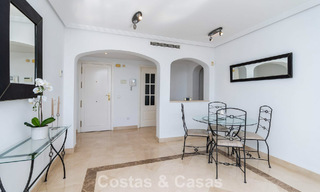 Apartamento mediterráneo con vistas al golf y al mar en venta en un resort de golf en las colinas de Marbella - Benahavís 790936 