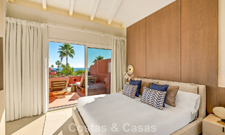 Amplio ático en venta con vista al mar en un icónico complejo, primera línea de playa entre Marbella y Estepona 790823 