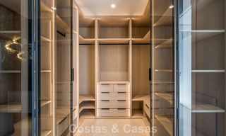 Amplio ático en venta con vista al mar en un icónico complejo, primera línea de playa entre Marbella y Estepona 790824 