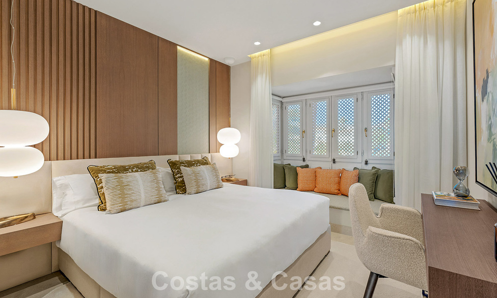 Amplio ático en venta con vista al mar en un icónico complejo, primera línea de playa entre Marbella y Estepona 790834