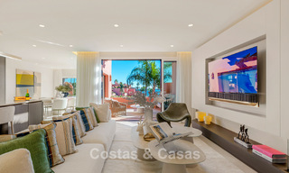 Amplio ático en venta con vista al mar en un icónico complejo, primera línea de playa entre Marbella y Estepona 790844 