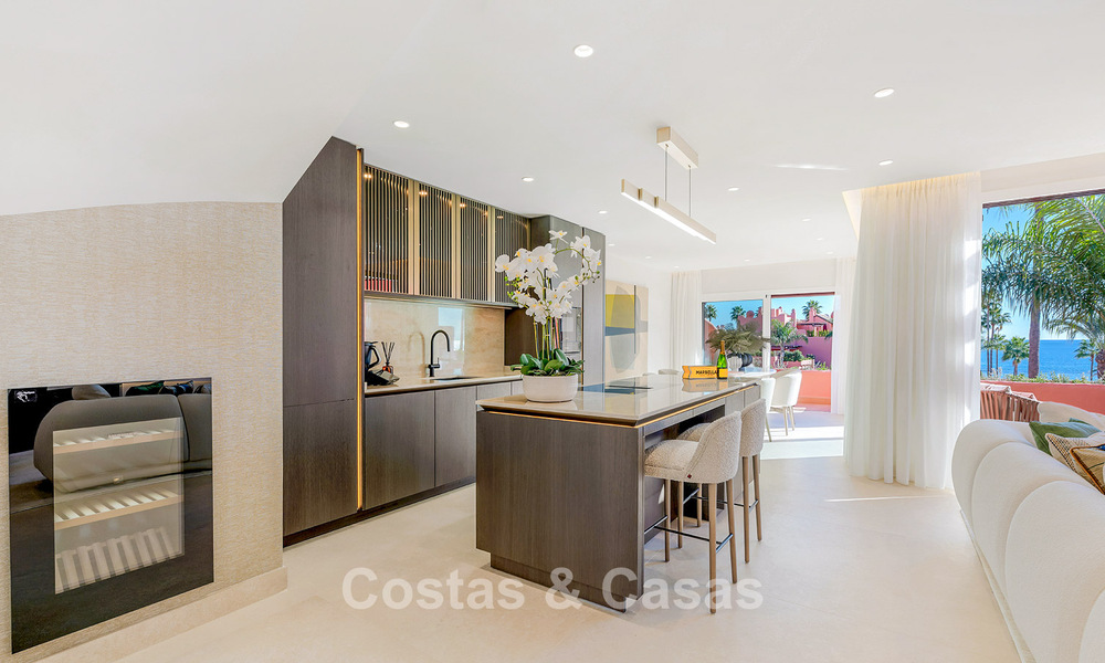 Amplio ático en venta con vista al mar en un icónico complejo, primera línea de playa entre Marbella y Estepona 790845