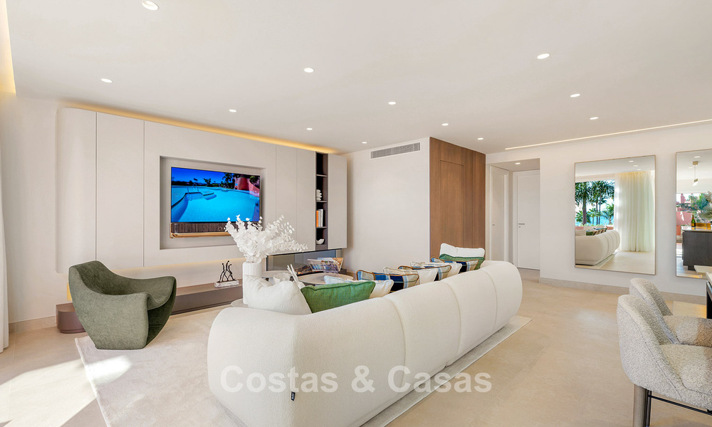 Amplio ático en venta con vista al mar en un icónico complejo, primera línea de playa entre Marbella y Estepona 790849