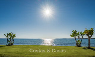 Amplio ático en venta con vista al mar en un icónico complejo, primera línea de playa entre Marbella y Estepona 790853 