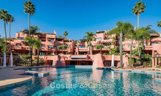 Amplio ático en venta con vista al mar en un icónico complejo, primera línea de playa entre Marbella y Estepona 790858 