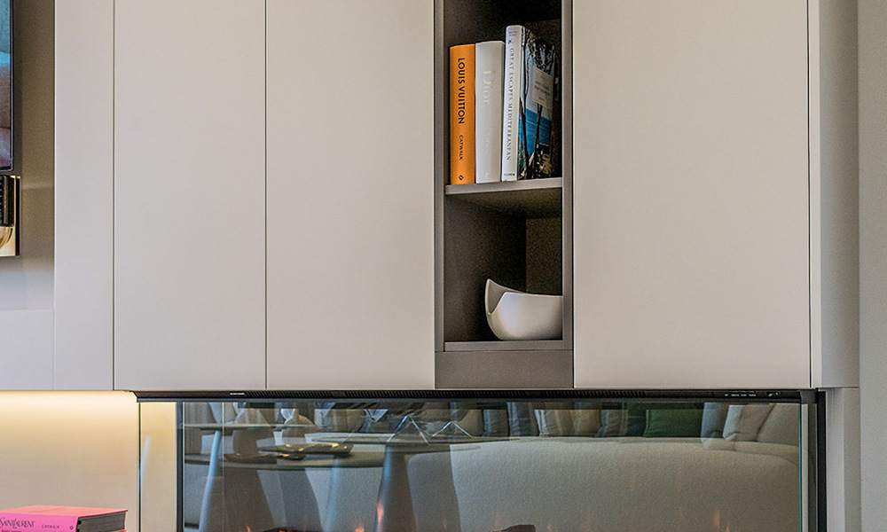 Amplio ático en venta con vista al mar en un icónico complejo, primera línea de playa entre Marbella y Estepona 790859