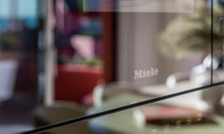 Amplio ático en venta con vista al mar en un icónico complejo, primera línea de playa entre Marbella y Estepona 790860 