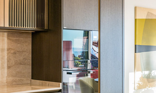 Amplio ático en venta con vista al mar en un icónico complejo, primera línea de playa entre Marbella y Estepona 790865 