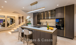 Amplio ático en venta con vista al mar en un icónico complejo, primera línea de playa entre Marbella y Estepona 790869 