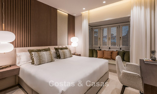 Amplio ático en venta con vista al mar en un icónico complejo, primera línea de playa entre Marbella y Estepona 790870 