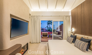 Amplio ático en venta con vista al mar en un icónico complejo, primera línea de playa entre Marbella y Estepona 790874 