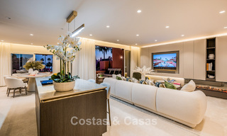 Amplio ático en venta con vista al mar en un icónico complejo, primera línea de playa entre Marbella y Estepona 790879 