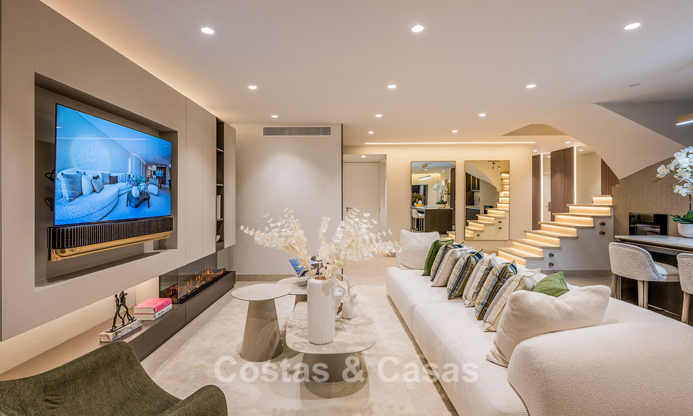 Amplio ático en venta con vista al mar en un icónico complejo, primera línea de playa entre Marbella y Estepona 790880