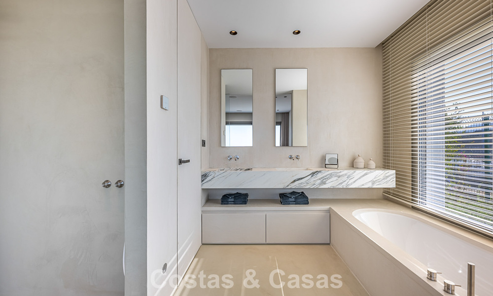 Apartamento moderno, luminoso y de lujo con vistas panorámicas al mar en venta en Benahavís - Marbella 791164