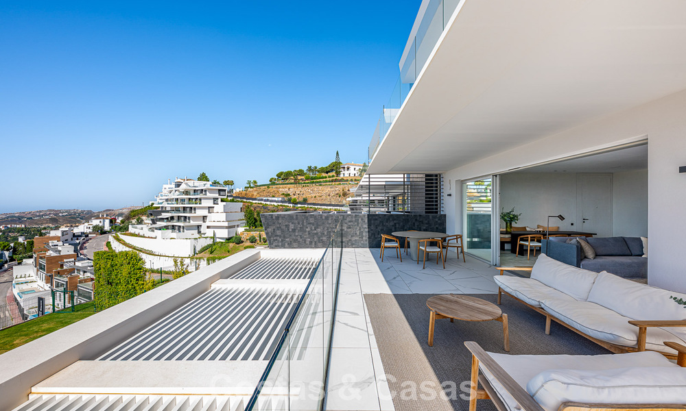 Apartamento moderno, luminoso y de lujo con vistas panorámicas al mar en venta en Benahavís - Marbella 791192