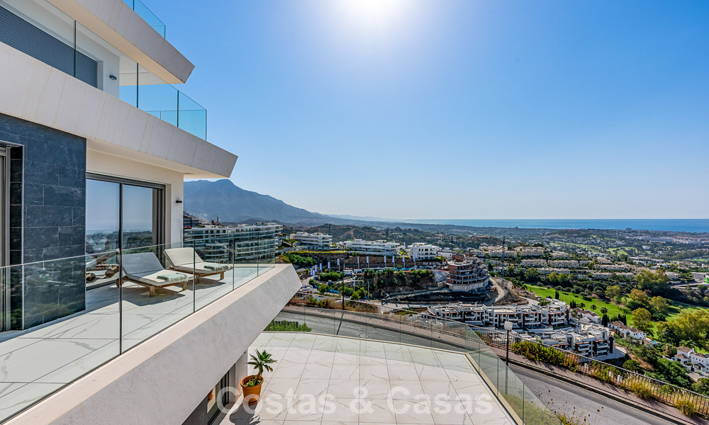Apartamento moderno, luminoso y de lujo con vistas panorámicas al mar en venta en Benahavís - Marbella 791194