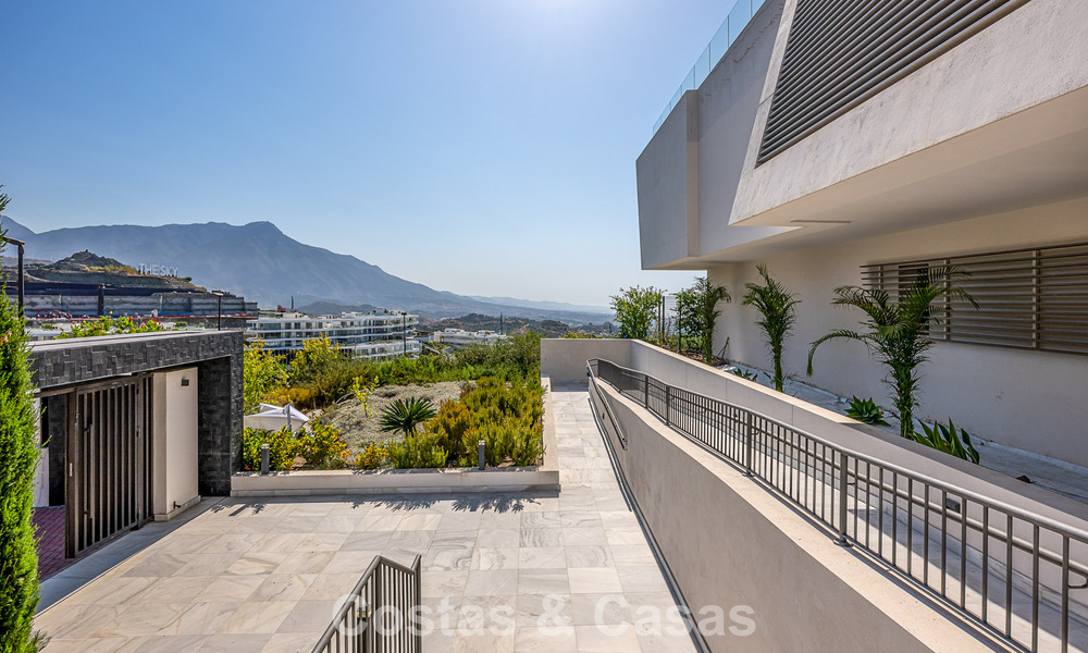 Apartamento moderno, luminoso y de lujo con vistas panorámicas al mar en venta en Benahavís - Marbella 791204