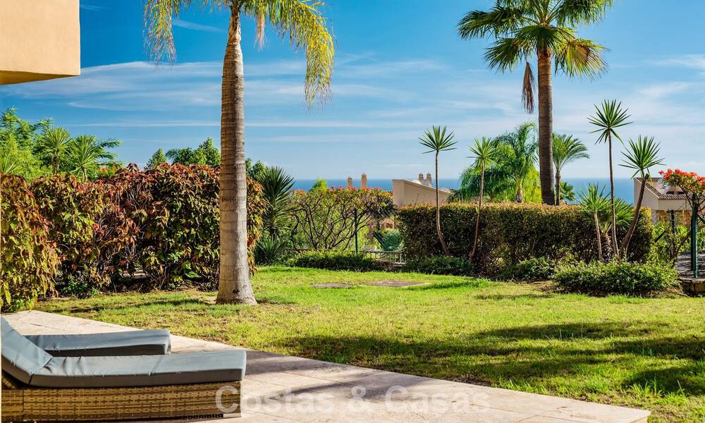 Apartamento con jardín y vistas al mar en venta en complejo cerrado en Marbella - Benahavís 791242
