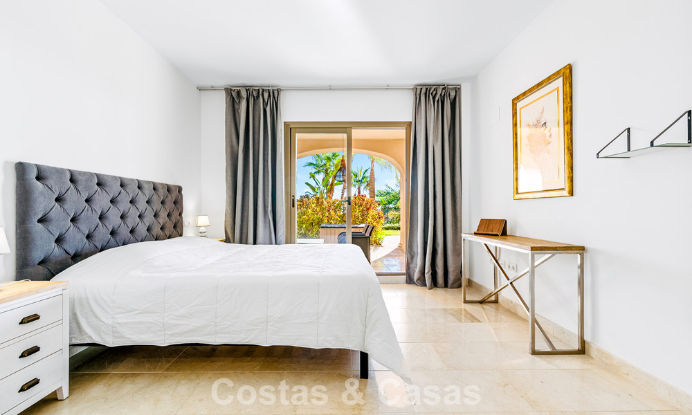 Apartamento con jardín y vistas al mar en venta en complejo cerrado en Marbella - Benahavís 791245