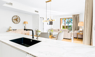 Apartamento con jardín y vistas al mar en venta en complejo cerrado en Marbella - Benahavís 791248 