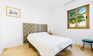 Apartamento con jardín y vistas al mar en venta en complejo cerrado en Marbella - Benahavís 791250 